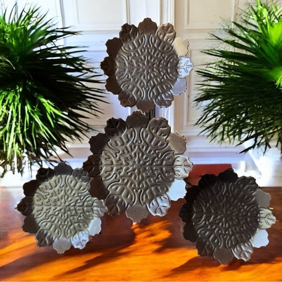 PartyLite 4-Tier Dark Brown Metal Leaf Pedestal Stand – Embossed Candle Holder - Picture 4 of 10